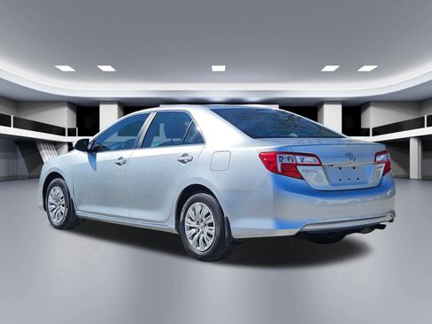 Used 2014 Toyota Camry LE image 3