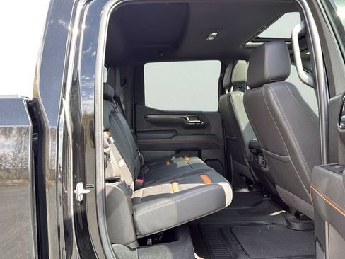 Used 2025 GMC Sierra 1500 AT4 w/ AT4 Premium Package AWD/4WD image 12