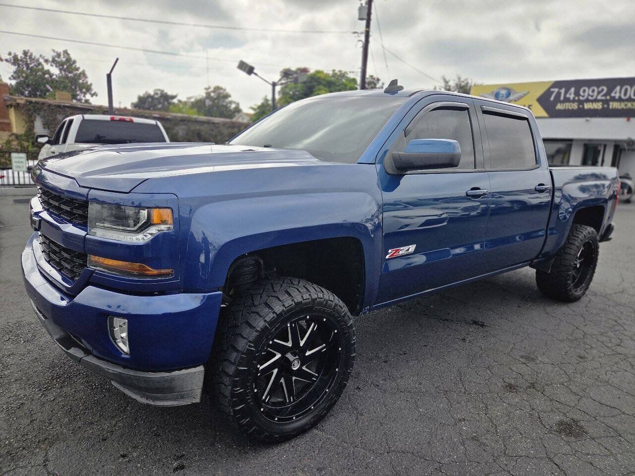 Used 2018 Chevrolet Silverado 1500 LT w/ All Star Edition RWD image 2