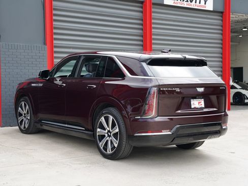 Used 2025 Cadillac Escalade IQ Luxury 2 w/ LPO, Premium Carpet Package AWD/4WD image 12