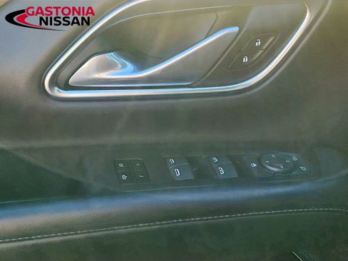 Used 2024 Chevrolet Suburban LT image 23