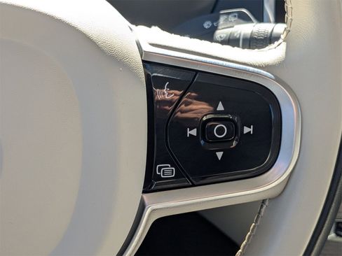 Used 2023 Volvo XC90 B5 Plus image 27