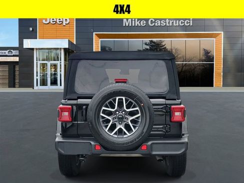 Used 2024 Jeep Wrangler Unlimited Sahara AWD/4WD image 5