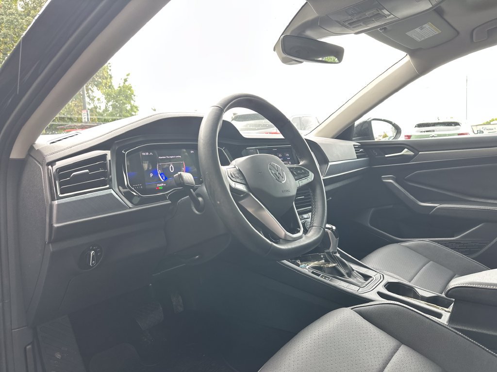 Certified 2024 Volkswagen Jetta SE w/ Panoramic Sunroof Package FWD image 12
