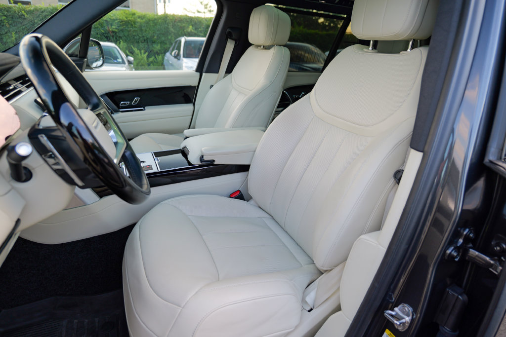 Used 2025 Land Rover Range Rover Long Wheelbase SE AWD/4WD image 22