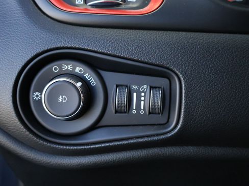 Used 2022 Jeep Renegade Trailhawk image 44