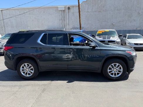 Used 2019 Chevrolet Traverse LT FWD image 2