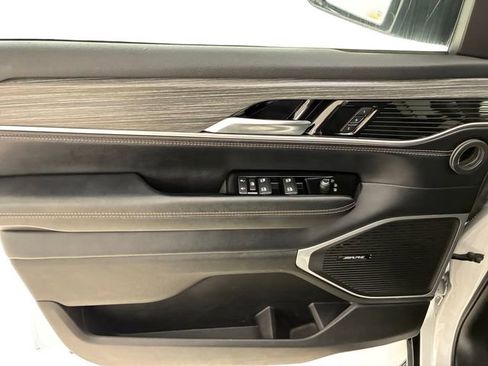 Used 2024 Jeep Wagoneer L Series II w/ Flexible Seating Group AWD/4WD image 13