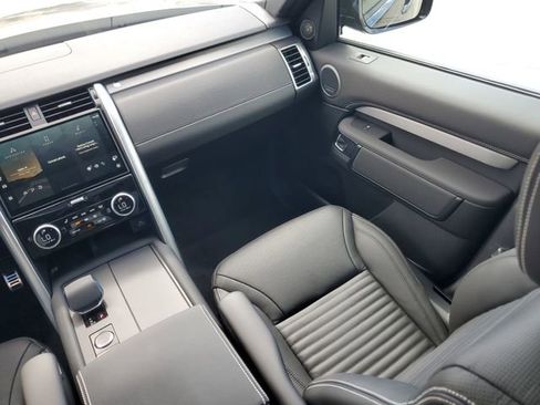 New 2025 Land Rover Discovery Dynamic SE AWD/4WD image 17