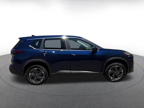 Used 2025 Nissan Rogue SV FWD image 12