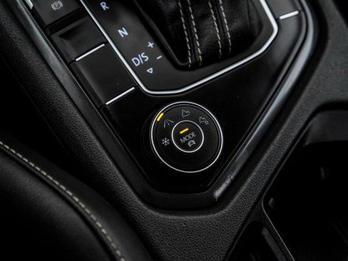 Used 2021 Volkswagen Tiguan SE R-Line image 25