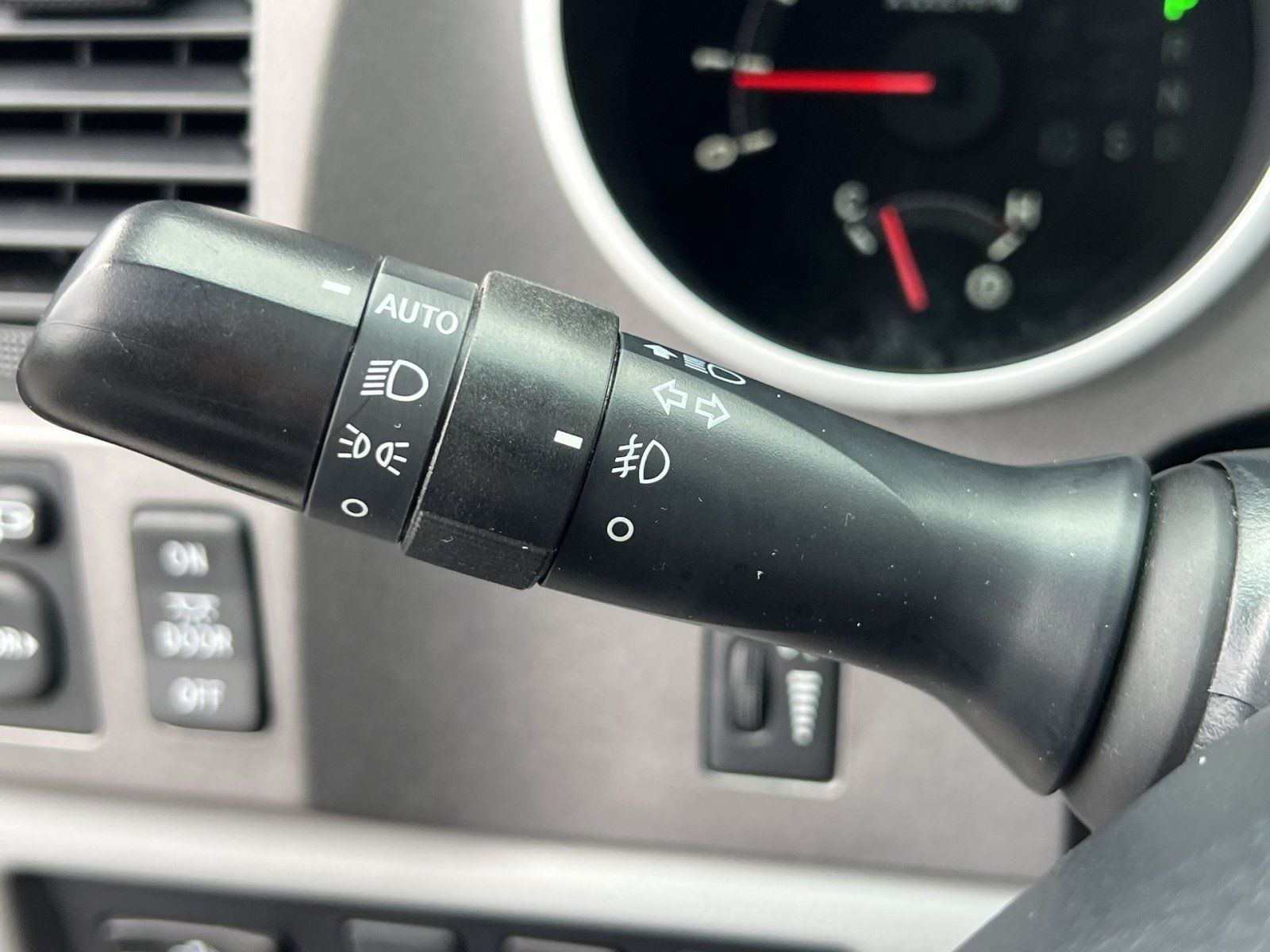 Used 2011 Toyota Tundra Limited w/ Memory Pkg AWD/4WD image 35