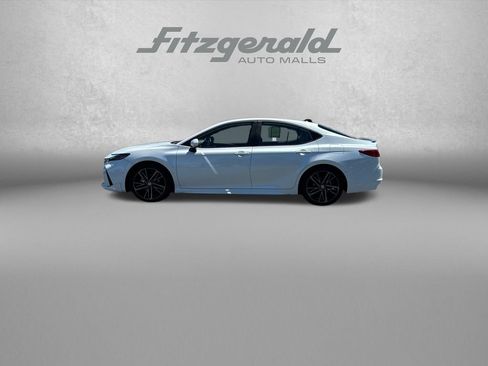 Used 2025 Toyota Camry XSE FWD image 9