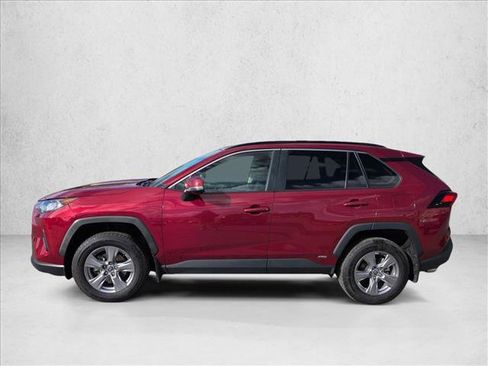 Used 2022 Toyota RAV4 LE image 9