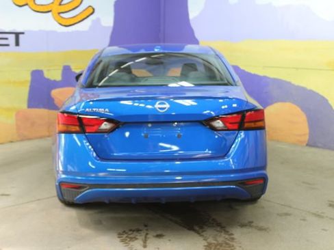 Used 2025 Nissan Altima 2.5 SV FWD image 7
