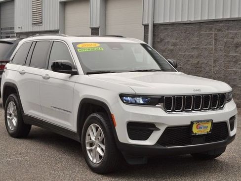 Used 2024 Jeep Grand Cherokee Laredo X w/ Luxury Tech Group I AWD/4WD image 2