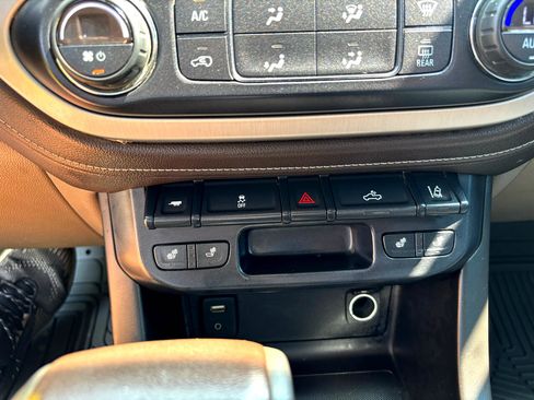 Used 2015 GMC Canyon SLT w/ Driver Alert Package image 34