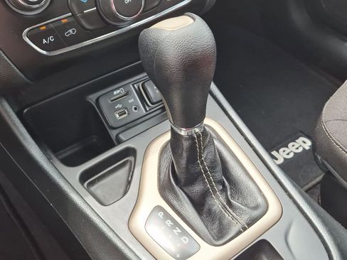 Used 2016 Jeep Cherokee Latitude FWD image 15
