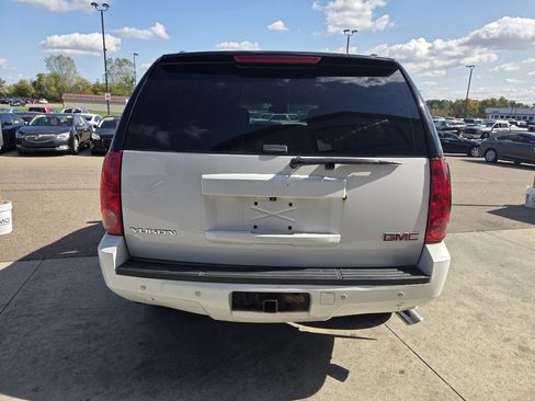 Used 2014 GMC Yukon SLE image 6