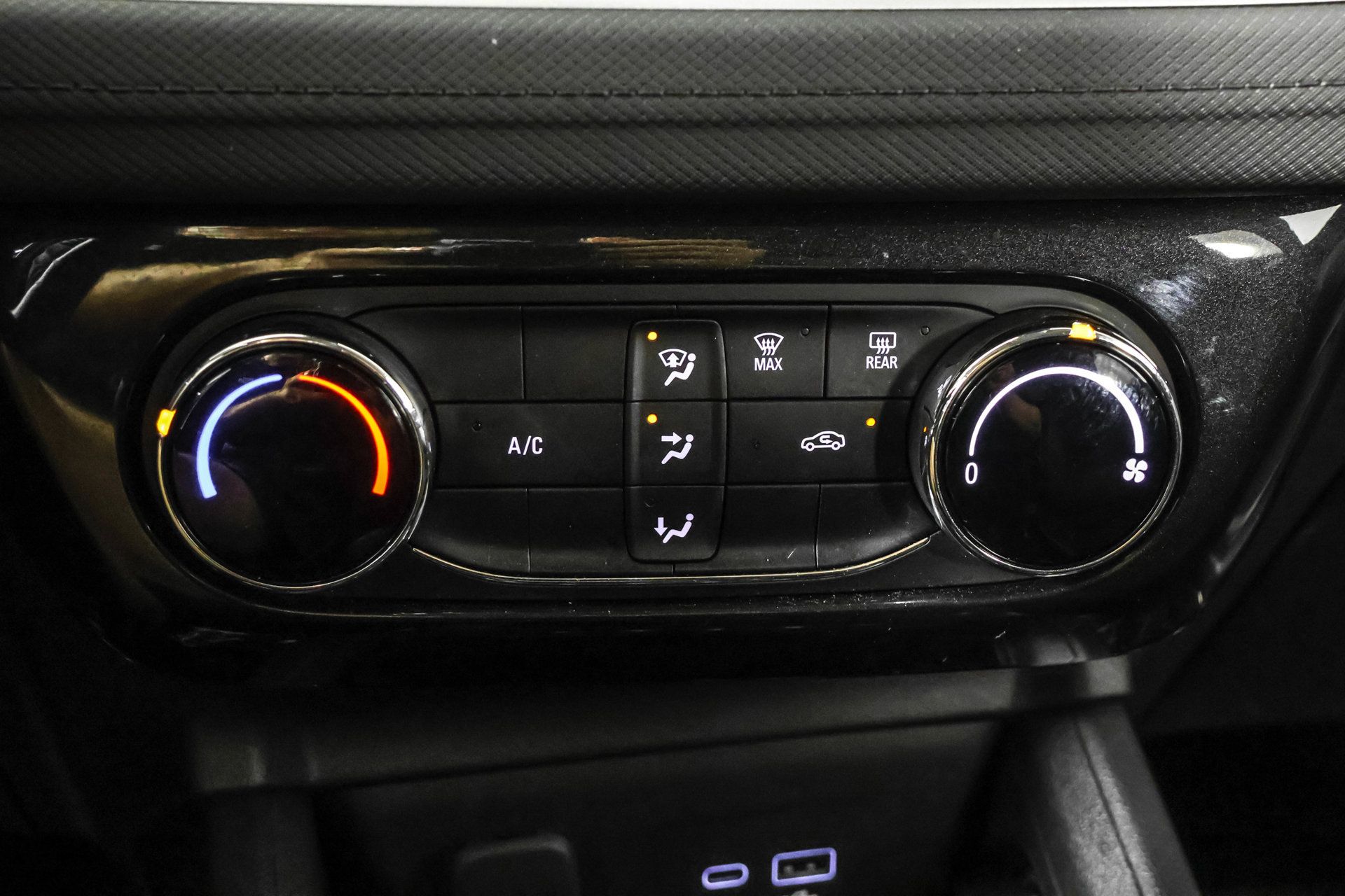 Used 2025 Chevrolet TrailBlazer LT AWD/4WD image 31