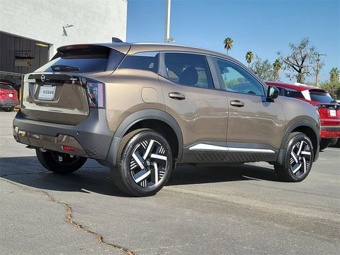 New 2026 Nissan Kicks SV image 2