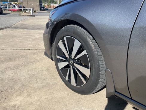 Used 2022 Nissan Altima 2.5 SV w/ SV Premium Package image 4