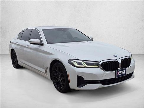 Used 2021 BMW 530i w/ Premium Package RWD image 3