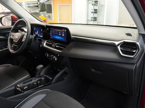 Used 2024 Chevrolet TrailBlazer LT AWD/4WD image 33