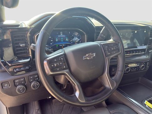 Used 2024 Chevrolet Silverado 2500 ZR2 w/ Technology Package image 9