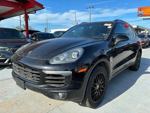 Used 2018 Porsche Cayenne S AWD/4WD image 4