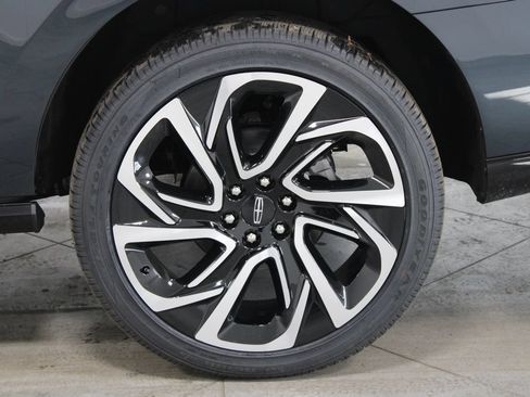 New 2026 Lincoln Navigator Reserve AWD/4WD image 18