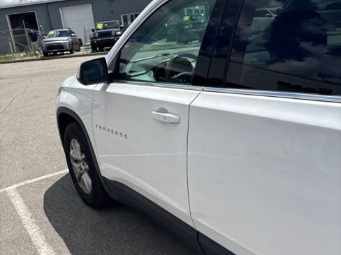 Used 2021 Chevrolet Traverse LT FWD image 8