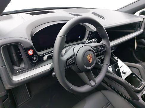 New 2026 Porsche Cayenne image 4