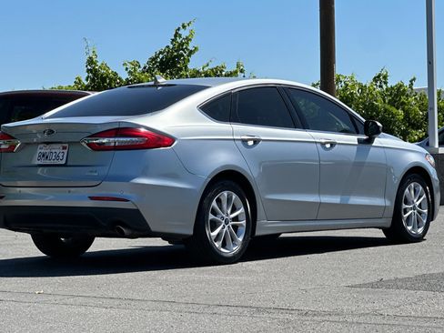 Used 2020 Ford Fusion SE FWD image 4