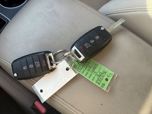 Used 2017 Kia Sorento LX image 16