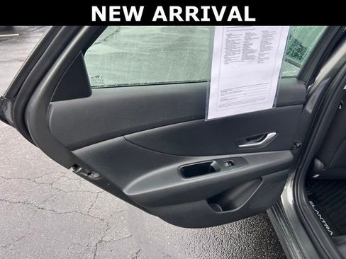 Certified 2025 Hyundai Elantra SE image 13