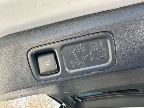 Used 2023 Ford Expedition Limited image 27