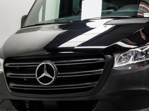 Used 2024 Mercedes-Benz Sprinter 2500 image 2