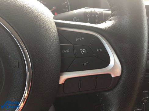 Used 2020 Jeep Renegade Latitude w/ Cold Weather Group image 32