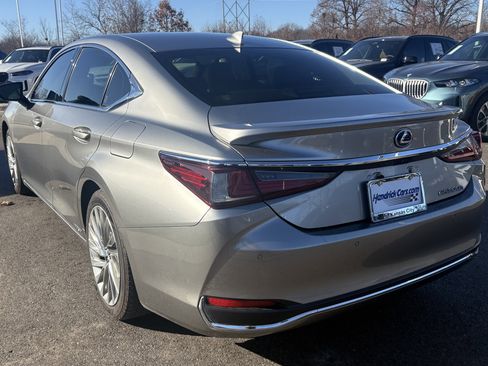 Used 2019 Lexus ES 300h w/ Luxury Package image 8