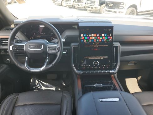 Used 2025 GMC Yukon Denali RWD image 17