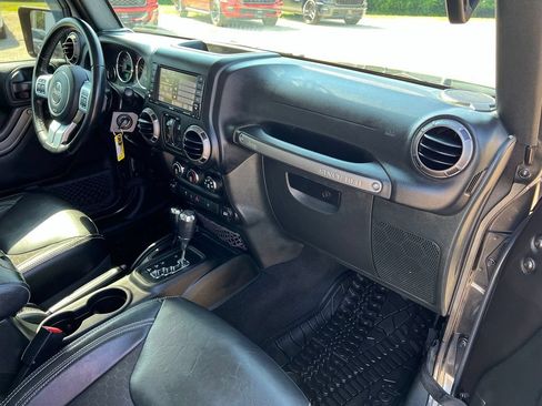 Used 2018 Jeep Wrangler Unlimited Sport AWD/4WD image 9