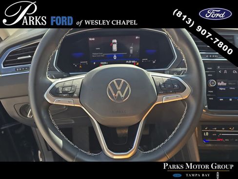 Used 2023 Volkswagen Tiguan SE w/ Panoramic Sunroof Package image 28