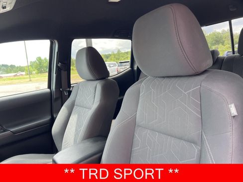 Used 2019 Toyota Tacoma TRD Sport AWD/4WD image 2