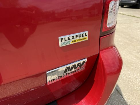 Used 2012 Dodge Grand Caravan SXT FWD image 12
