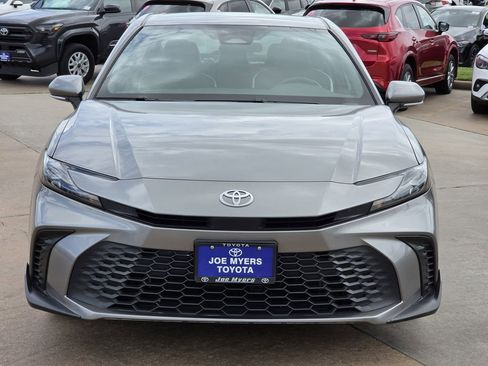 Used 2025 Toyota Camry SE FWD image 3
