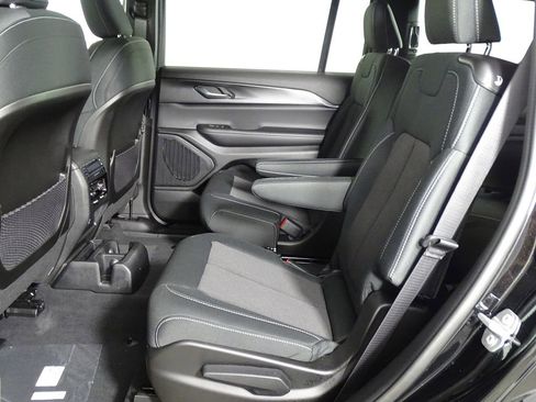 New 2025 Jeep Grand Cherokee L Laredo image 13