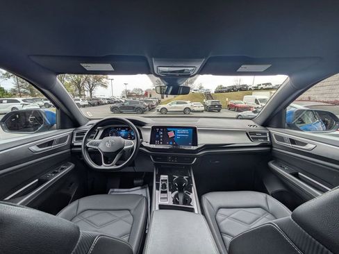 Used 2025 Volkswagen Atlas Cross Sport SE image 24