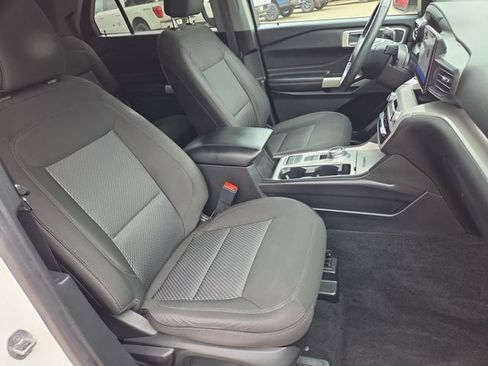 Used 2024 Ford Explorer XLT RWD image 24