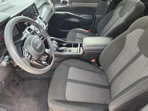 Certified 2023 Kia Sorento LX FWD image 11